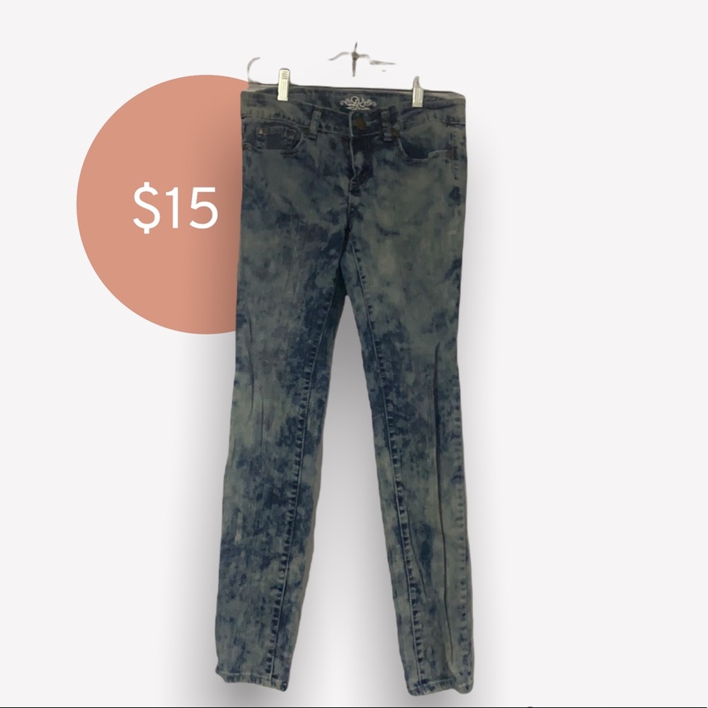 Size: Waistline 32 Denim Skinny Legs